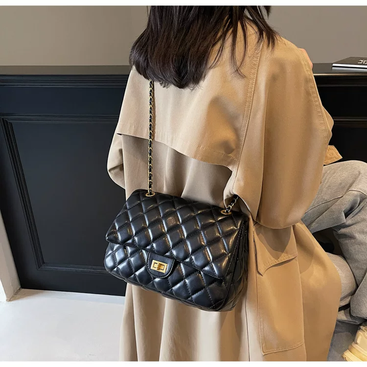 Lingge Chain European and American Retro Fashion Commuter Small Square Bag 13 undefined