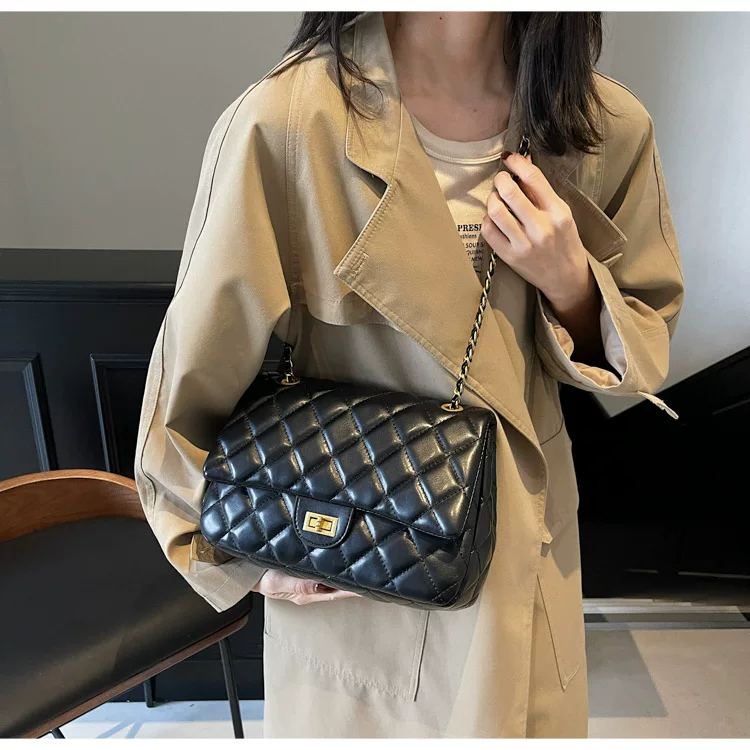 Lingge Chain European and American Retro Fashion Commuter Small Square Bag 14 undefined