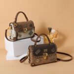 Cross-border Texturized Niche Design Shoulder Bag Fashionable Vintage Badge Bag Women's Fashion Crossbody Bag Portable Box Bag - Image 2