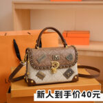 Cross-border Texturized Niche Design Shoulder Bag Fashionable Vintage Badge Bag Women's Fashion Crossbody Bag Portable Box Bag