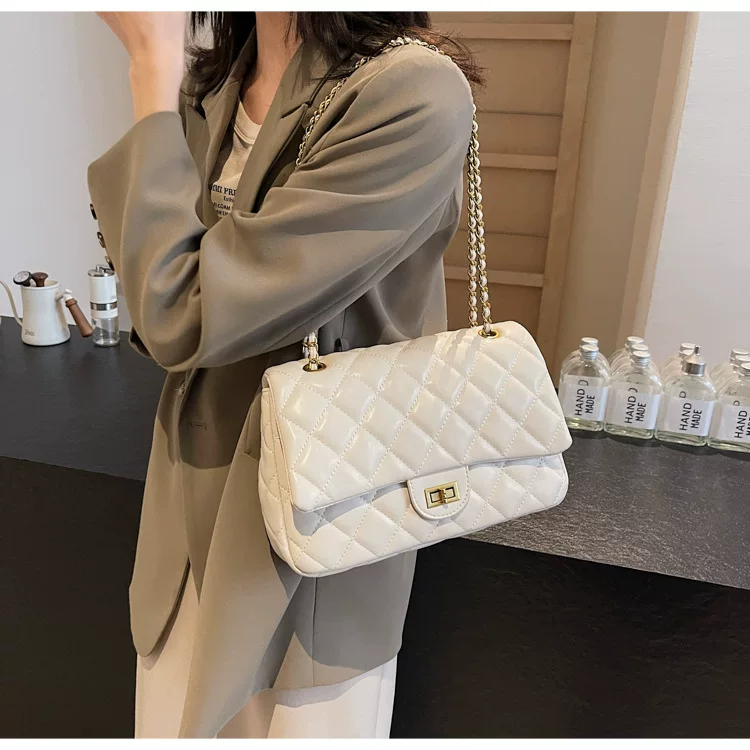 Lingge Chain European and American Retro Fashion Commuter Small Square Bag 30 undefined