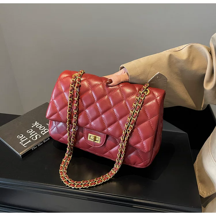 Lingge Chain European and American Retro Fashion Commuter Small Square Bag 27 undefined