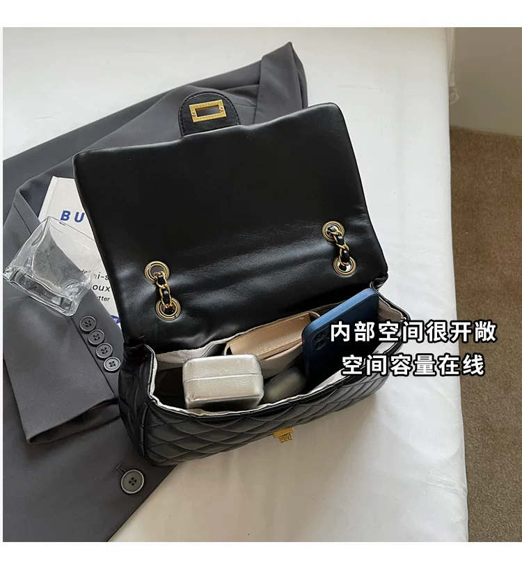 Lingge Chain European and American Retro Fashion Commuter Small Square Bag 7 undefined