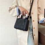 High-end Light Luxury Bag Women's New Style Elegant All-match Heavy Industry Embroidered Daofei Bag Crossbody Portable Small Square Bag - Image 4