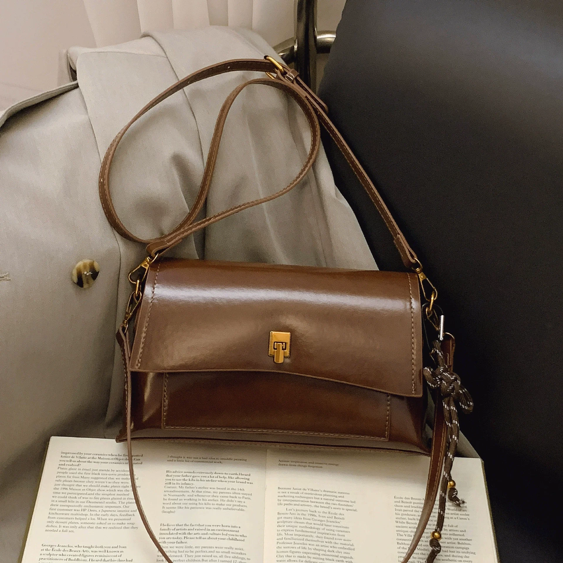 O1CN01omTJbf1yV4Ku1SCOr_2212088006583-0-cib.webp High-end Retro Oil Wax Skin Underarm Bag Women's New Style Simple Commuting Fashion All-match Shoulder Small Square Bag - Image 1