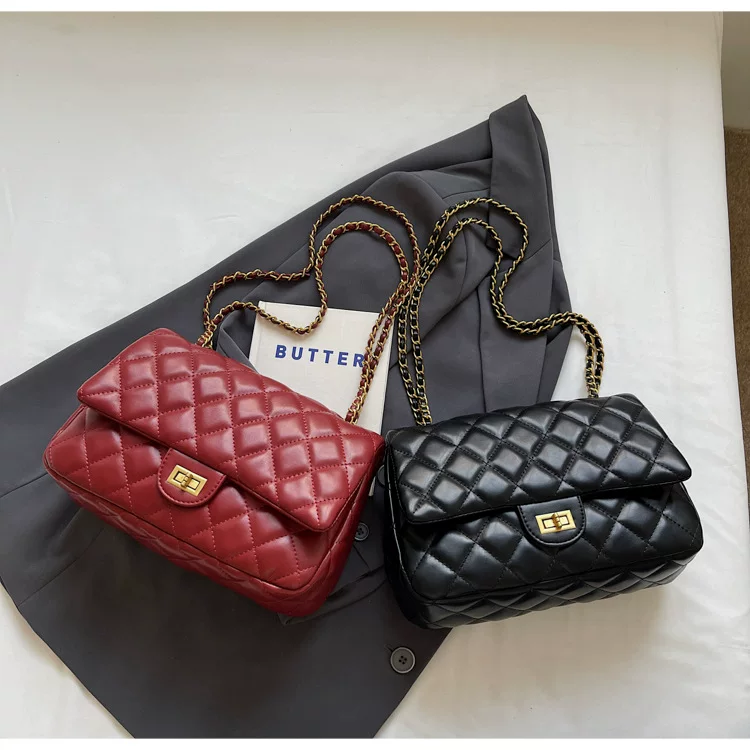 Lingge Chain European and American Retro Fashion Commuter Small Square Bag 33 undefined