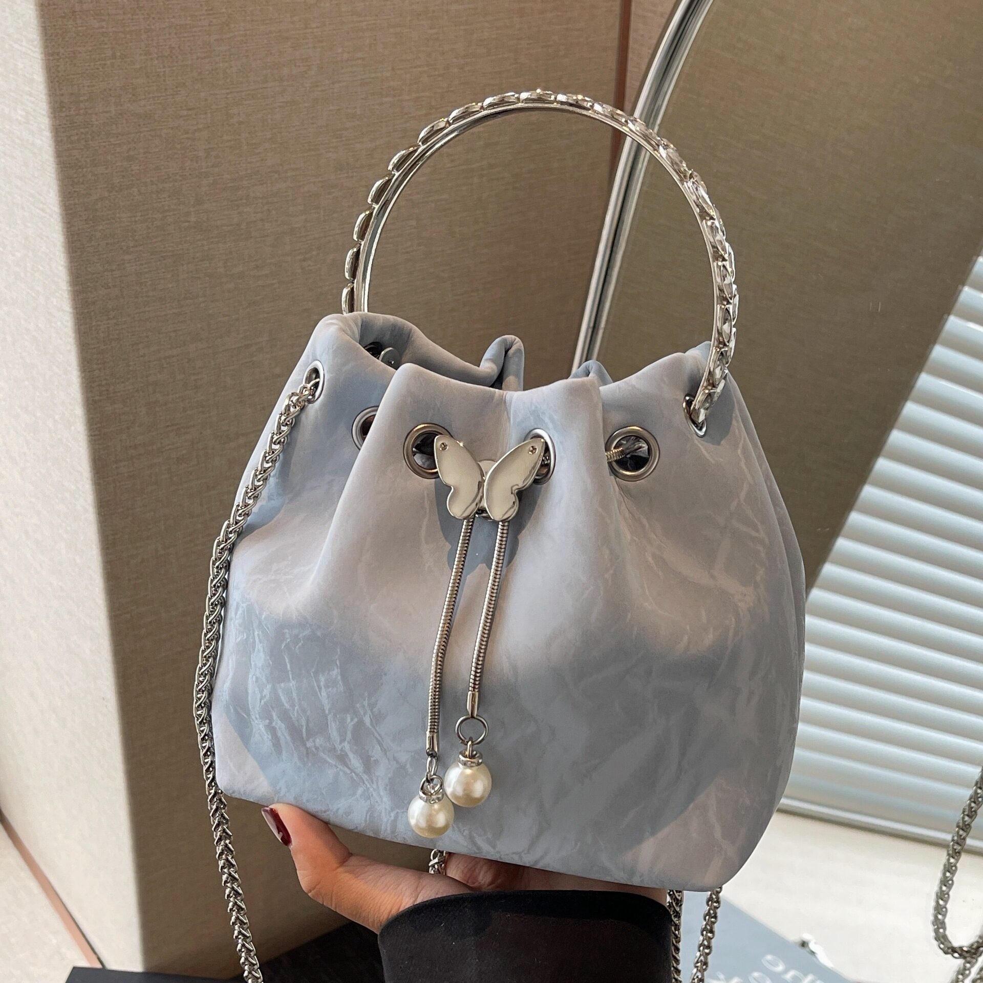 O1CN01tlnW4I1yV4GjQPOhe_2212088006583-0-cib.jpg Niche Design Handheld Small Bag for Women Summer New Fashion Style Chain Crossbody Bag Commuter Bucket Bag - Image 1