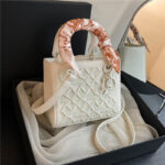 High-end Light Luxury Bag Women's New Style Elegant All-match Heavy Industry Embroidered Daofei Bag Crossbody Portable Small Square Bag - Image 3