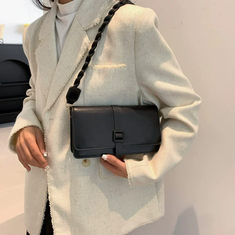 O1CN01wHKXwx1cRTfhiRqie_2209015383597-0-cib.webp Popular small bag women's new spring and summer messenger bag small casual shoulder bag fashion small square bag - Image 1