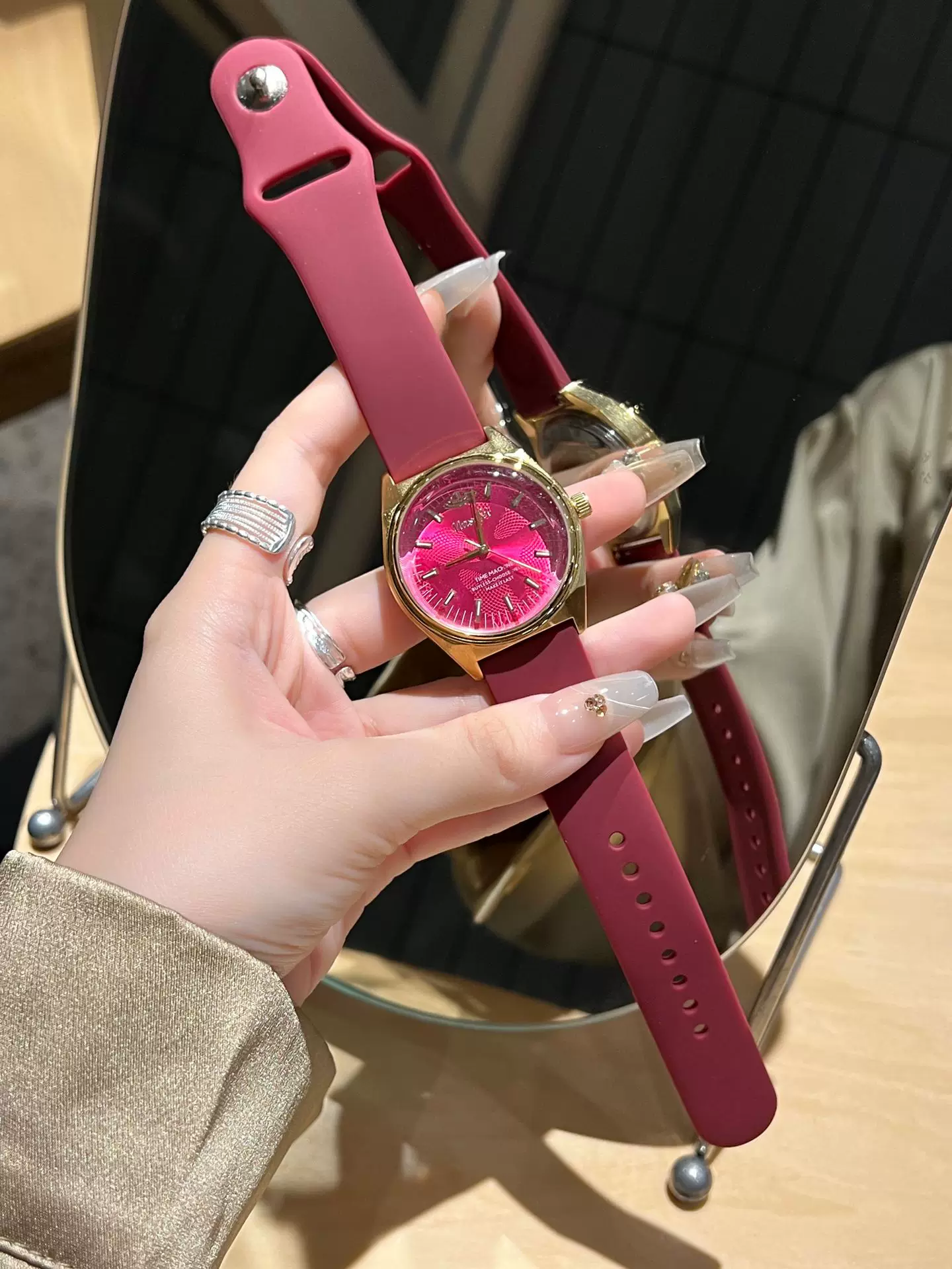 A generation of Western Queen Mother's same watch women's Saturn rose red gold watch fashion retro temperament quartz waterproof 3 O1CN013yJYlm1Y0DaESELxK 2216212932996 0 cib
