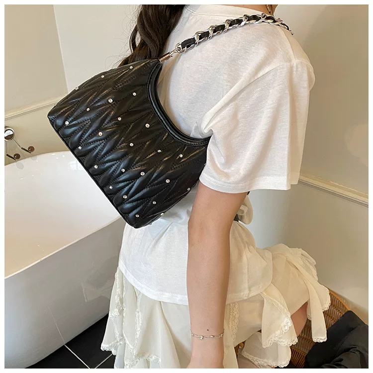 Small Fragrant Style Rhombus Chain Armpit Bag for Women New Summer Fashion Shoulder Bag Versatile 21 O1CN01RHuVPS1yV4MvwaNzu 2212088006583 0 cib