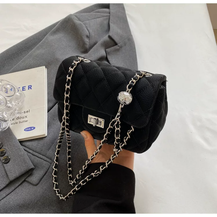 Korean Style New Fashion Diamond Embroidery Line Small Square Bag Women's Underarm Bag High-grade Chain Crossbody Bag 25 O1CN01UvTnPZ1HDBIYewMeI 2214631120723 0 cib