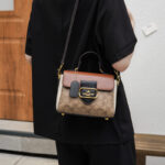 High-End Bags for Women  New French Niche Fashion Design Retro Shoulder Handbag Versatile Crossbody Bag - Image 4