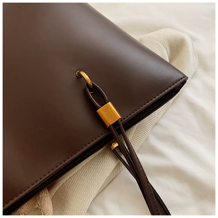 High-End Texture Retro Bag for Women New Large-Capacity Shoulder Commuter Bag Fashionable Personalized Tote Bag Cross-Border 35 O1CN01pqkbgF1EyrjbxhuA8 2216767400421 0 cib
