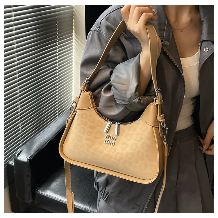 Niche Design Underarm Handbag for Women New High-End Versatile Shoulder Bag Fashionable Leopard Print Crossbody Bag 39 O1CN01GFPLK71yV4NYaDeD7 2212088006583 0 cib