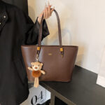 High-End Texture Retro Bag for Women New Large-Capacity Shoulder Commuter Bag Fashionable Personalized Tote Bag Cross-Border - Image 4