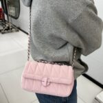 Spring and Summer New High-End Texture Small Bag Women's Quilted Chain Shoulder Armpit Bag Versatile Crossbody Small Square Bag - Image 4