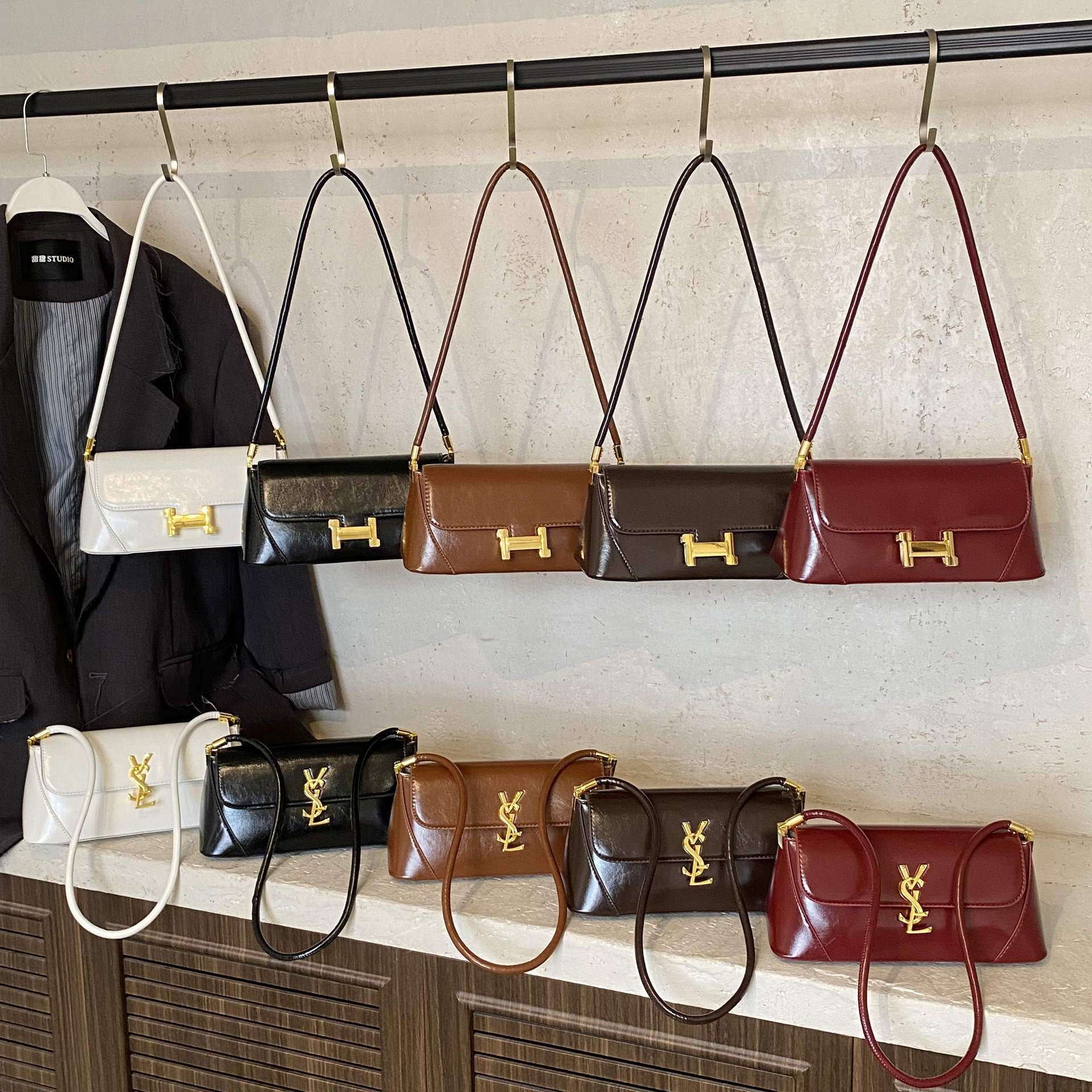 O1CN018tDRmS2DKjhCgBrUl_2217723298591-0-cib.jpg Yangshu Lin Vintage Small Square Bag French Style Bags Commuter Niche Light Luxury Underarm Bag - Image 1