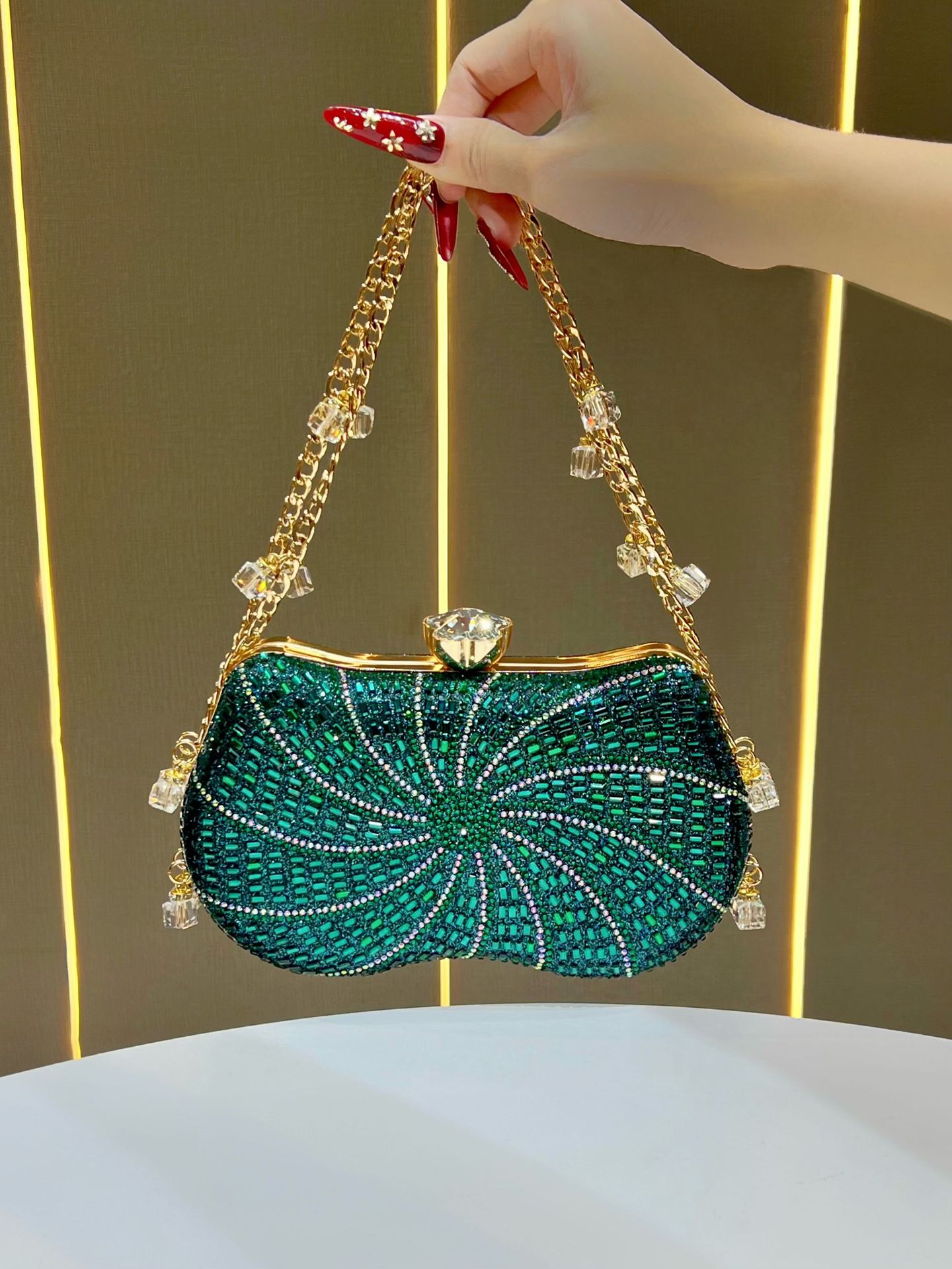 O1CN01fPDyvK2LHXqkYCDNR_2216856689667-0-cib.jpg Women's Shiny Rhinestone Evening Bag Can Be Paired with Dress Evening Bag, Fashionable and Elegant Clutch Bag - Image 1