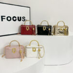 Chain Camellia Small Square Bag Women's New Diamond Box Bag Fashion Hollow Handle Crossbody Bag Metal Chain - Image 2