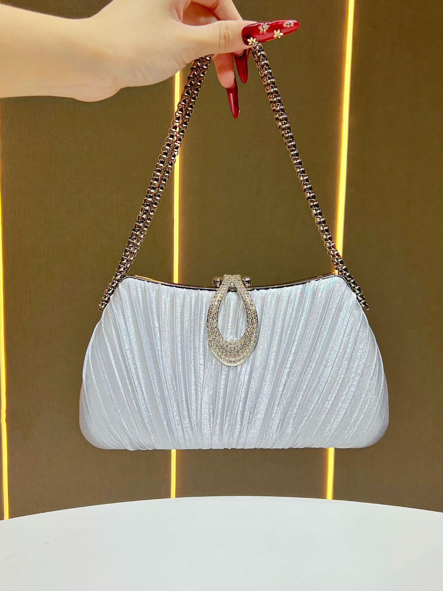 O1CN01rRPLqn2LHXqdr1vjY_2216856689667-0-cib.jpg New Evening Dress Banquet Handbag One-Shoulder Evening Dress Small Bag Cheongsam Cross-Body Bag Dinner Party Lady Pleated Handbag - Image 1