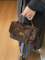 Casual Retro Niche Leopard Print Bag for Women  New Fashion Versatile Chain Crossbody Bag Suede Small Square Bag