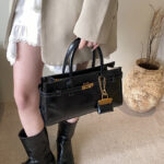 Niche Fashion Oil Wax Leather Portable Briefcase New Vintage Casual Shoulder Bag High-end Tote Women's Bag - Image 3