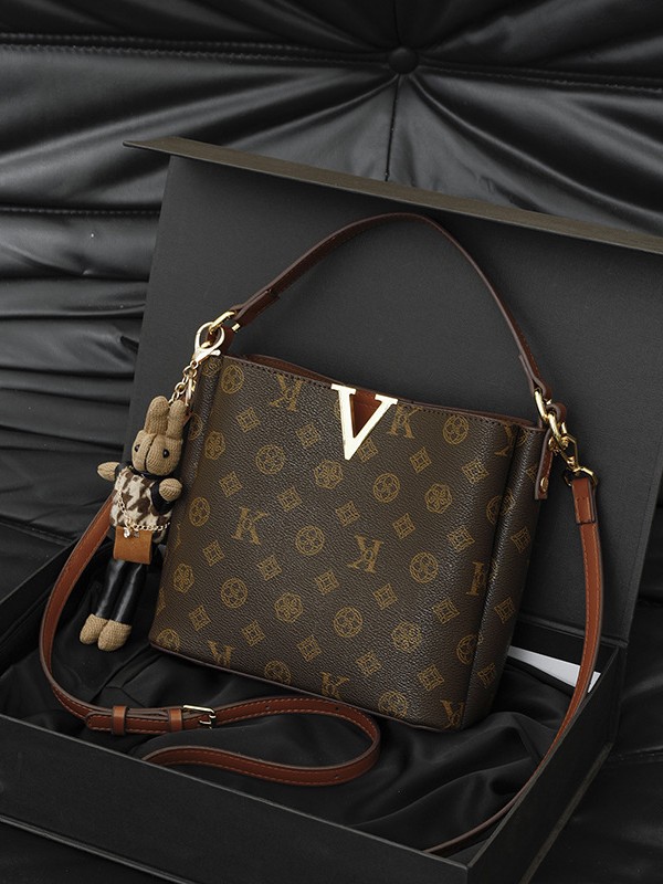 O1CN01DOYJjZ22JrAmXKVFr_2220397947100-0-cib.jpg New Women's Bag High-End Accessible Luxury Commuter Shoulder Crossbody Bag Commuter Handbag - Image 1