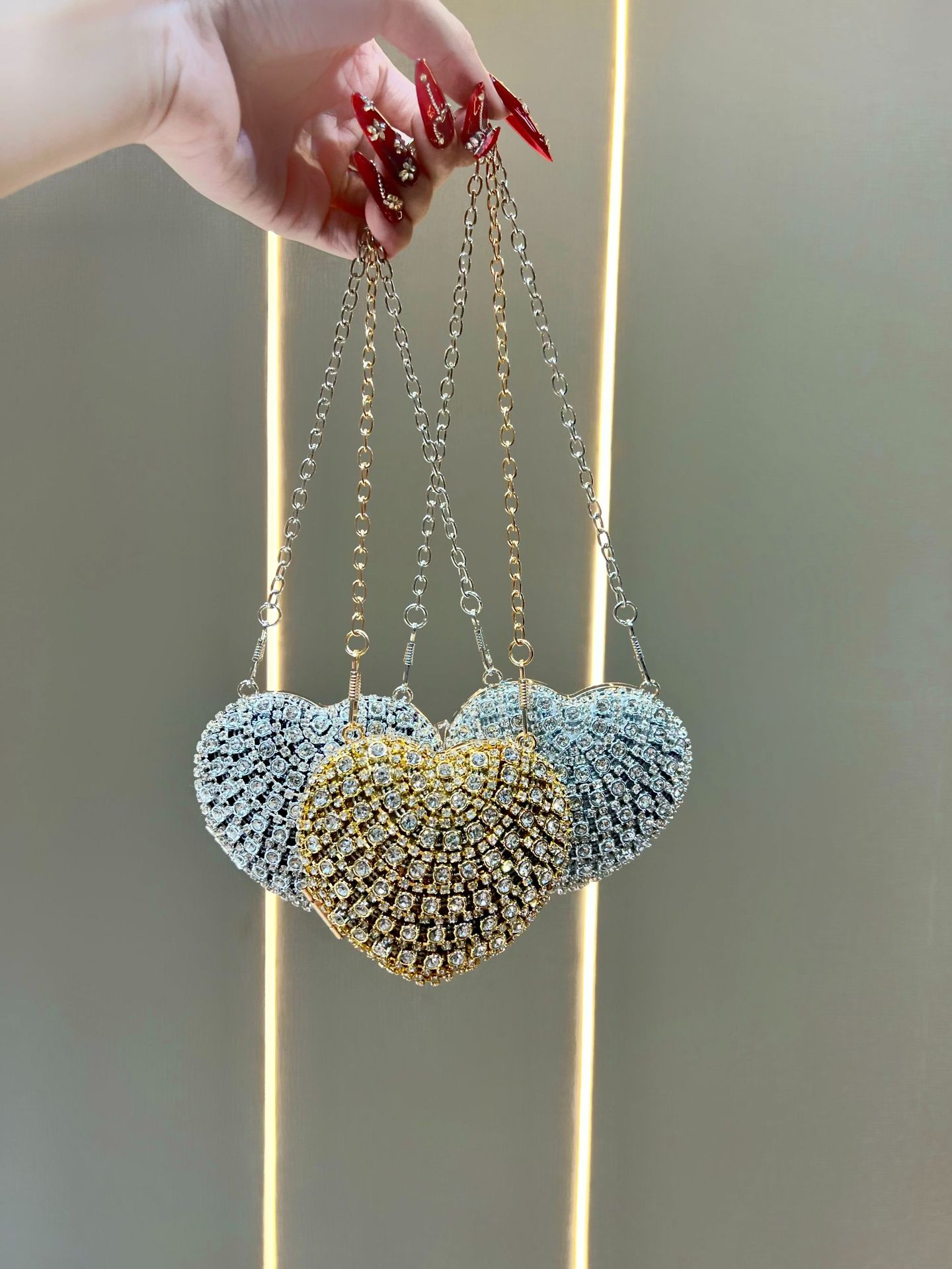 O1CN01MlP3E5270gdWVUflr_2212461727735-0-cib.jpg Cross-Border High-End Women's Mini Lipstick Bag, Light Luxury Handmade Diamond-Encrusted Love Chain Bag - Image 1