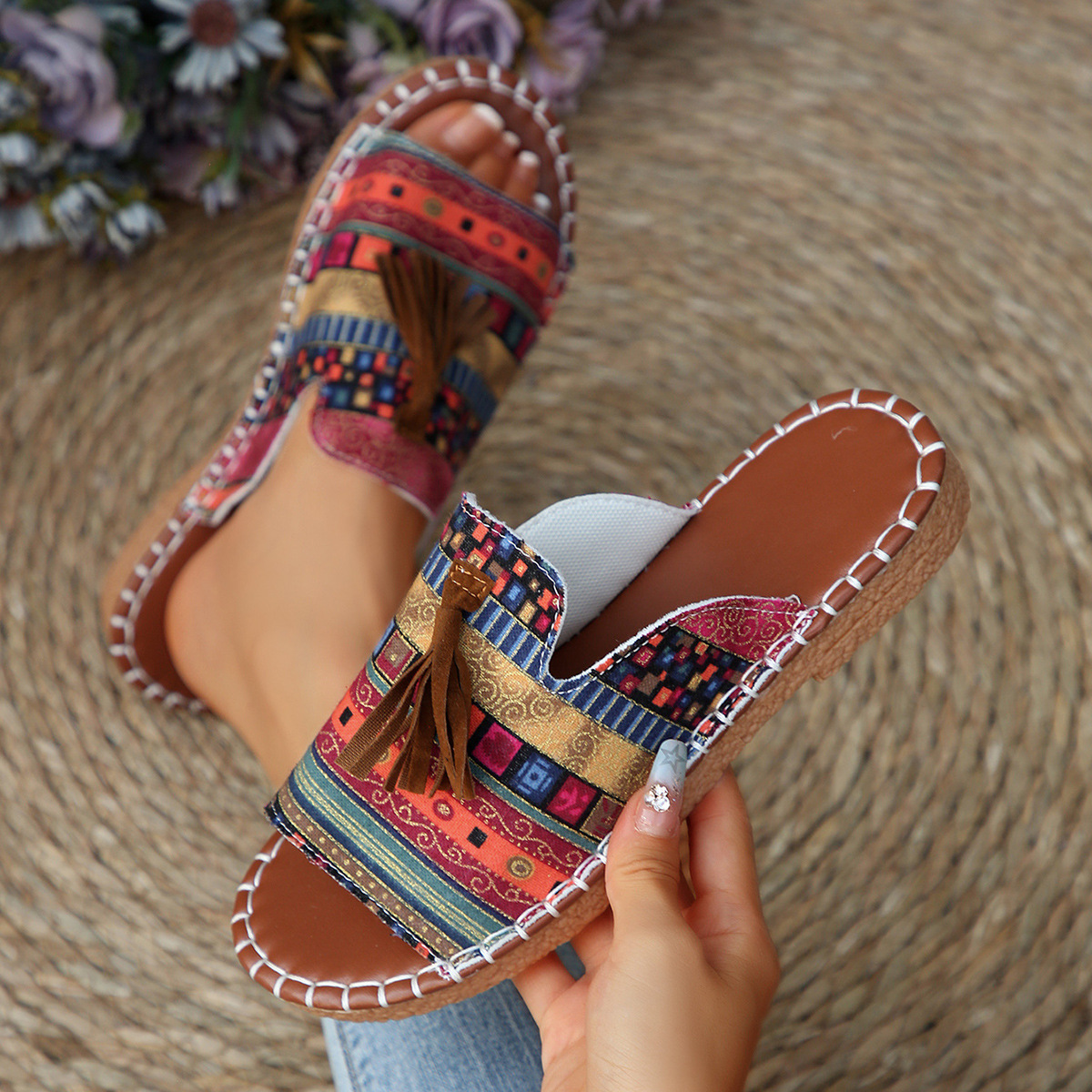 O1CN01SFvjO81KAqF6raajw_2200742091124-0-cib.jpg Cross-Border Export Large Size Flats Ethnic Style Slippers for Women - Image 1