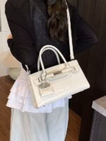 High-End Underarm Bag for Women New Korean Niche Tote Bag Casual Fashion Versatile Shoulder Handbag - Image 3