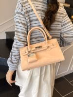 High-End Underarm Bag for Women New Korean Niche Tote Bag Casual Fashion Versatile Shoulder Handbag - Image 2